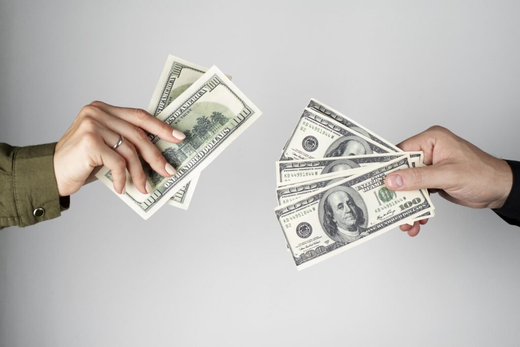 Почему букмекер раздает деньги новичкам?